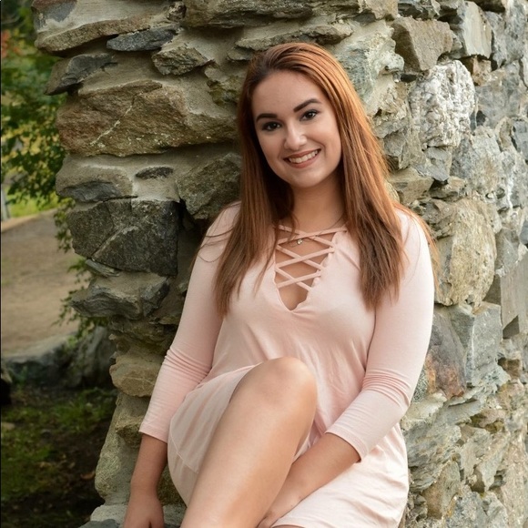 Meet your Posher, Samantha! - Picture 2 of 4